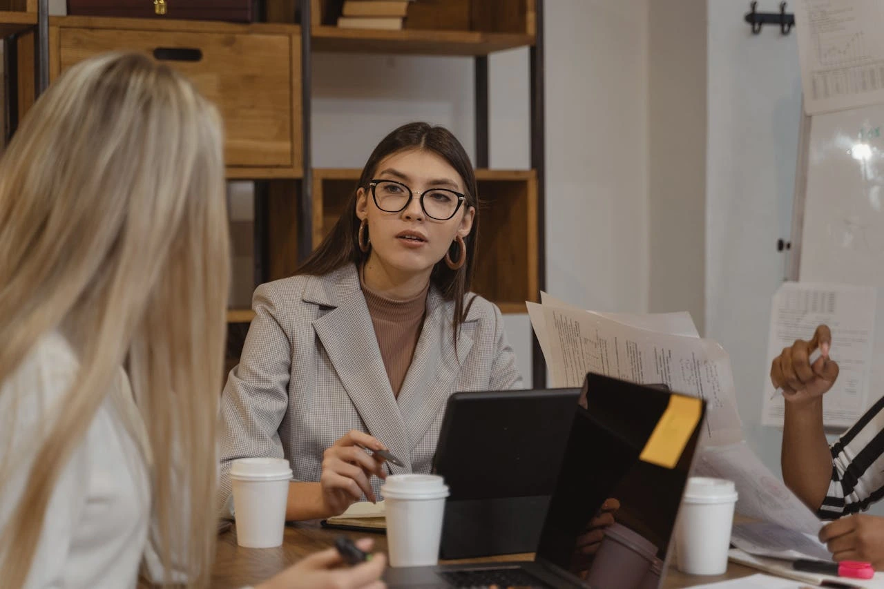 Safeguarding Your Reputation in a Connected Neighborhood